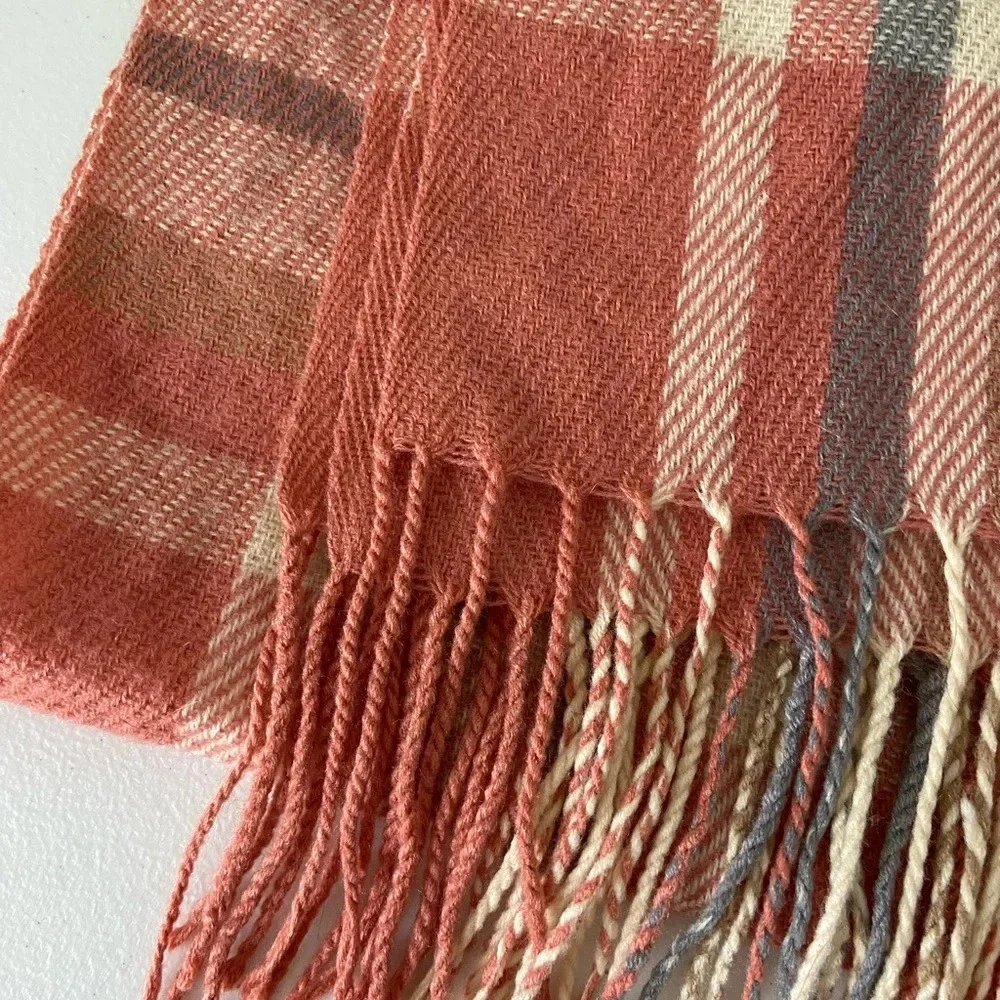 NWOT‎ | Women’s fall colored plaid patterned tassel scarf